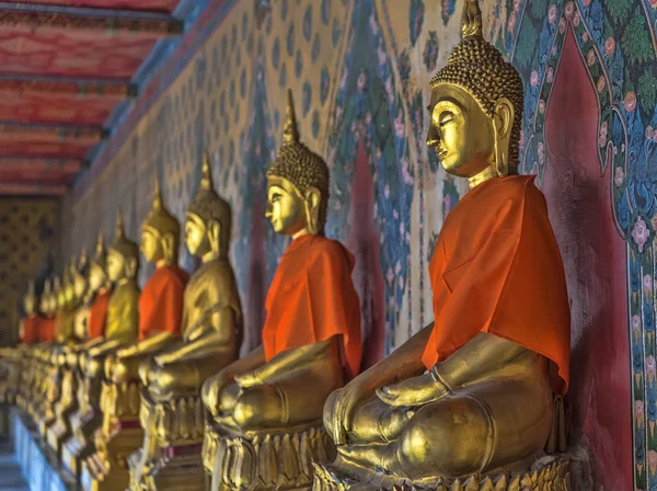 Thailand Bangkok 2018 Schöne Goldene Buddha Statuen Sitzen Einer Reihe — Stockfoto