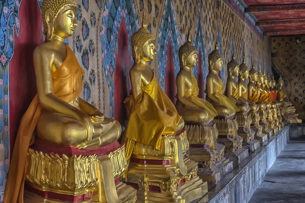 Thailand Bangkok 2018 Schöne Goldene Buddha Statuen Sitzen Einer Reihe — Stockfoto