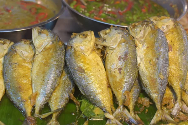 Pescado Salado Una Parrilla Carbón —  Fotos de Stock