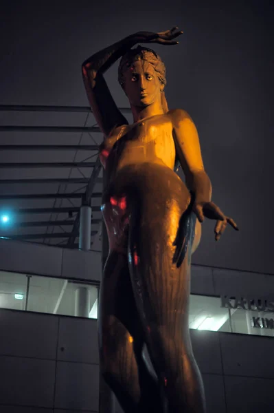 Tallinn Estonia 2014 Statue Nude Woman Her Hand Her Head — Stock Photo, Image