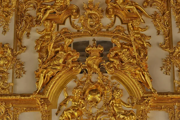 stock image Russia, Petersburg, Tsarskoe Selo, 23,08,2012 Gilded walls of the ballroom of the Catherine Palace