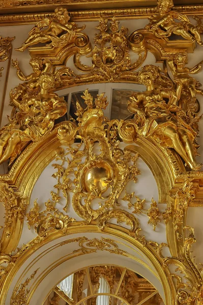 Rússia Petersburgo Tsarskoe Selo 2012 Paredes Douradas Salão Baile Palácio — Fotografia de Stock