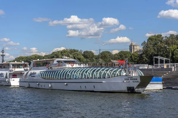 Rusya Moskova 2018 Turizm Motorlu Gemi Moskova Nehri Üzerinde — Stok fotoğraf