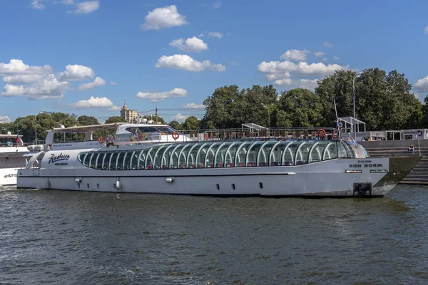 Rusya Moskova 2018 Turizm Motorlu Gemi Moskova Nehri Üzerinde — Stok fotoğraf