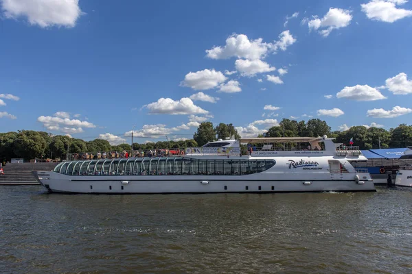 Rusya Moskova 2018 Turizm Motorlu Gemi Moskova Nehri Üzerinde — Stok fotoğraf