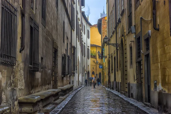 Italia Florencia 2018 Estrecha Calle Florencia Bajo Lluvia — Foto de Stock