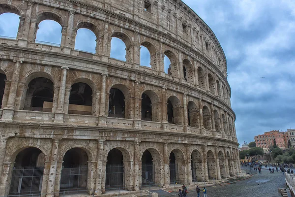 Itália Roma 2018 Ruínas Coliseu Turistas — Fotografia de Stock