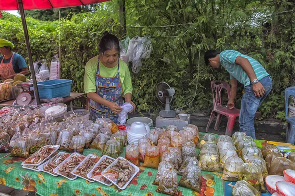 Tailândia Chang 2017 Sopas Pacotes Outros Pratos Thai Mercado Rua — Fotografia de Stock