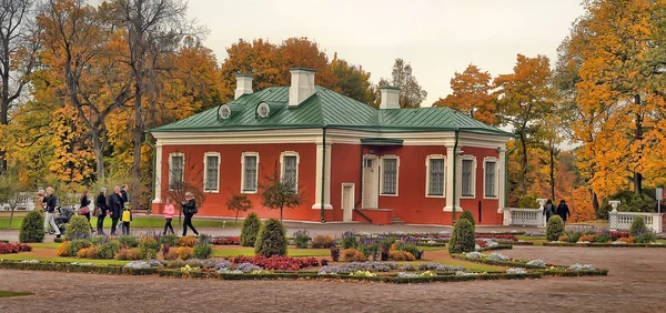 エストニア タリン 2014 カドリオルグはタリンのバロック様式の宮殿と公園のアンサンブル — ストック写真