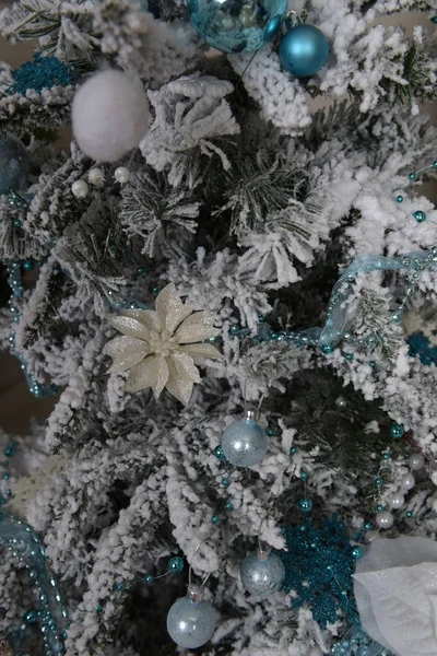 Decorações Natal Árvore Natal Branco Com Azul — Fotografia de Stock