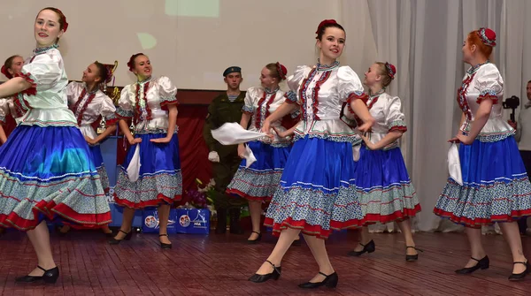 Rosja Psków 2017 Uczestników Zespołu Tańca Ludowego Rosyjski Tradycyjnej Odzieży — Zdjęcie stockowe