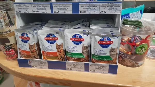 俄罗斯 圣彼得堡 2018 包装与猫食品在兽医商店 — 图库照片