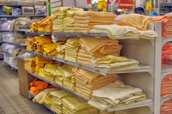 Russia Petersburg 2014 Towels Shelves Supermarket — Stock Photo, Image