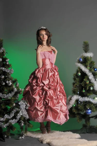 Young Woman Elegant Pink Dress Christmas Tree Green Background Studio — Stock Photo, Image