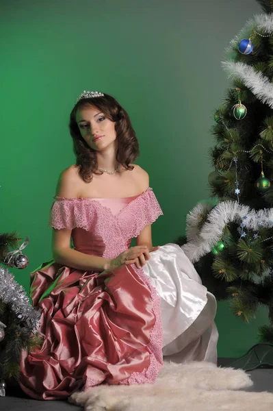 Young Woman Elegant Pink Dress Christmas Tree Green Background Studio — Stock Photo, Image