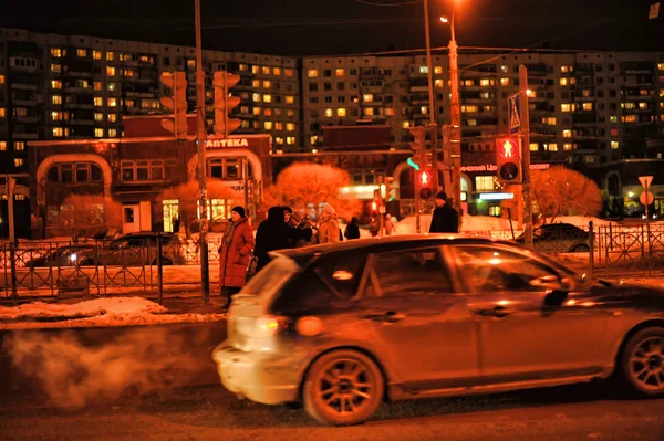 Rusland Petersburg 2017 Nacht Verkeer Voetgangers Straat Winter — Stockfoto