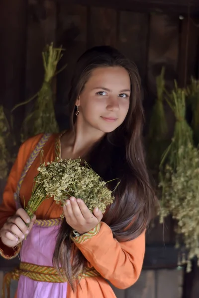 Portret Van Een Jonge Mooie Donkere Harige Vrouw Etnische Kleding — Stockfoto