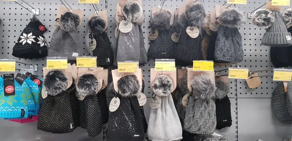 Lappeenranta 要在商店里出售冬季帽子 — 图库照片