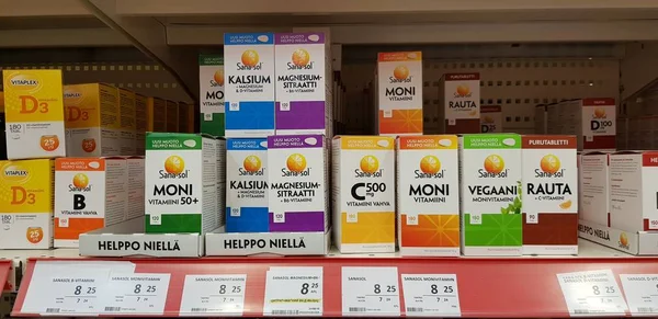Finlandia Lappeenranta 2018 Vitaminas Los Estantes Del Supermercado —  Fotos de Stock