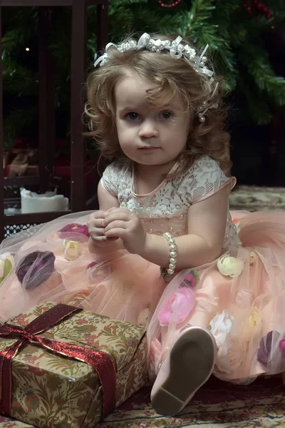 Cute Little Girl Pink Dress Sitting Floor Christmas Tree Christmas — Stock Photo, Image