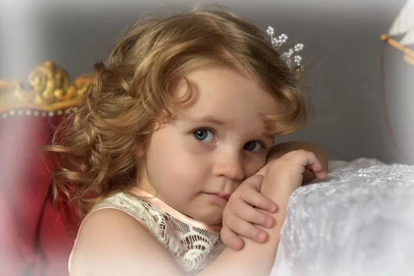 Encantadora Niña Retrato Joven Princesa Vendimia — Foto de Stock