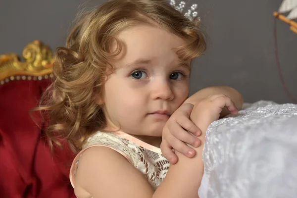 Χαριτωμένο Μικρό Κορίτσι Πορτρέτο Νεαρή Πριγκίπισσα Παλιάς Χρονολογίας — Φωτογραφία Αρχείου