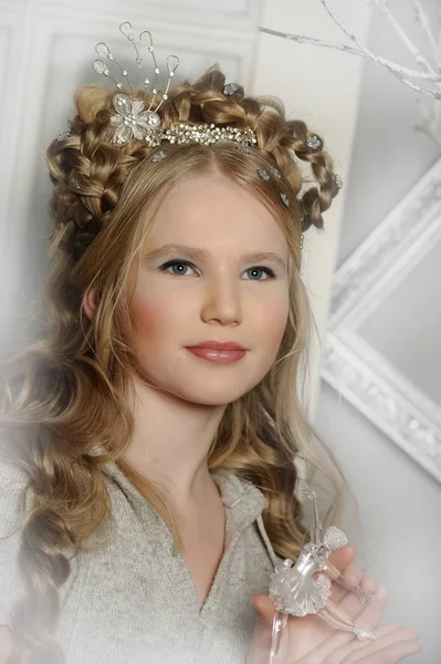 Víla Zimní Portrét Mladé Dívky — Stock fotografie