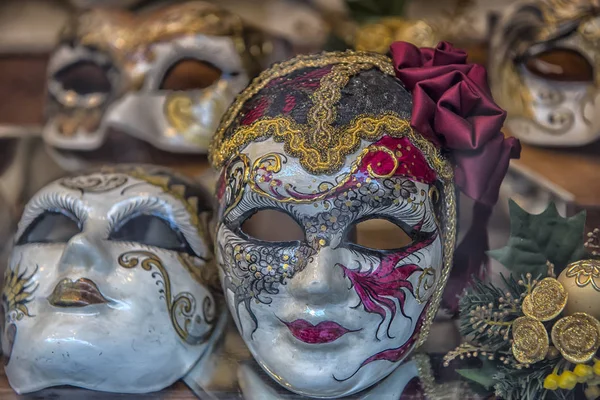 Italië Venetië 2018 Venetiaanse Maskers Een Etalage — Stockfoto