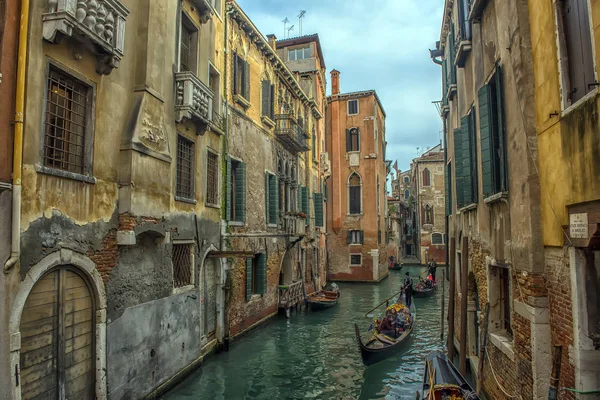 Itálie Benátky 2018 Gandola Turisty Kanálu — Stock fotografie