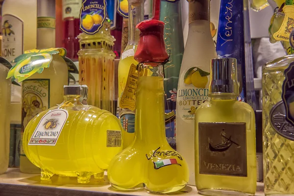 Venise Italie 2018 Liqueur Italienne Traditionnelle Limoncello Différents Fabricants Dans — Photo
