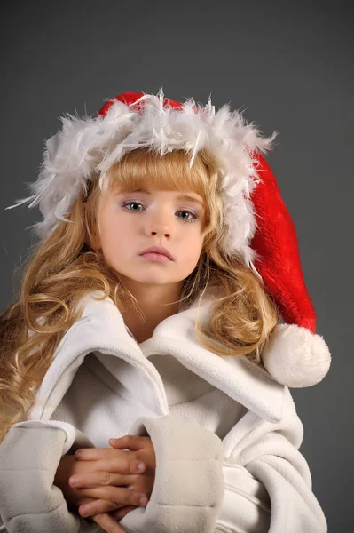 Retrato Chica Rubia Sombrero Navidad Con Plumas Retrato —  Fotos de Stock