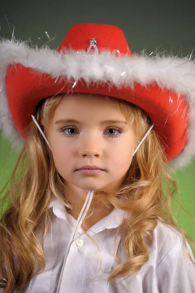 Portret Van Een Mooie Blonde Meisje Een Kerstmuts — Stockfoto