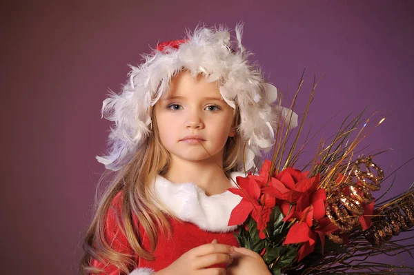 Porträtt Vacker Blond Flicka Jul Hatt Med Jul Bukett — Stockfoto