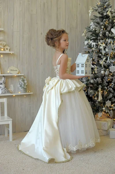 Winter Princess Witte Jurk Kerstboom — Stockfoto