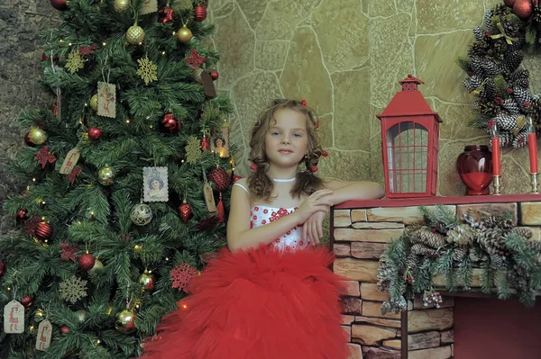 Девушка Красном Платье Фонариком Рождество — стоковое фото
