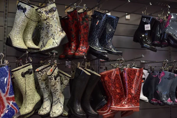 Finlandia Lappeenratna 2015 Botas Goma Multicolores Tienda — Foto de Stock