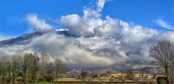 Vista Monte Vesúvio Nas Nuvens — Fotografia de Stock