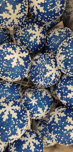 ブルー クリスマス ボールの背景と多彩 — ストック写真
