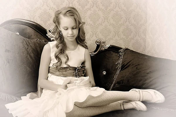 Beautiful Elegant Girl White Dress Sitting Velvet Sofa — Stock Photo, Image