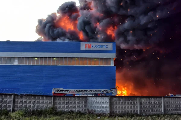 Rusya Petersburg 2015 Otomobil Parçaları Depolarında Yangın — Stok fotoğraf