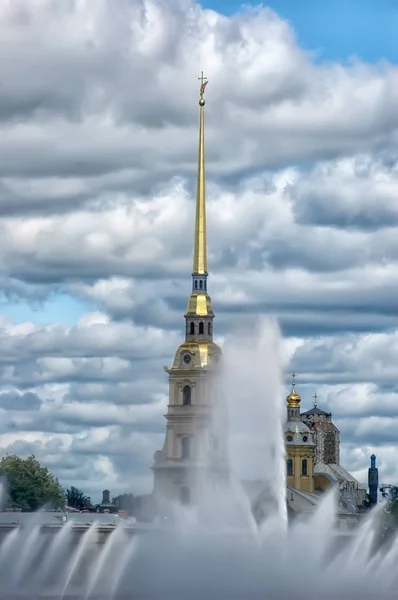 Russie Saint Pétersbourg 2008 Fontaine Sur Rivière Neva Face Forteresse — Photo