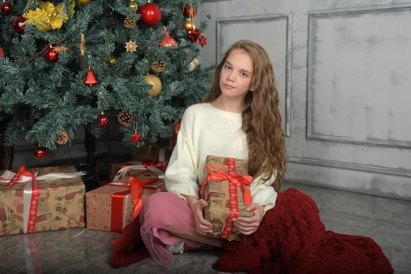 Girl Sits Christmas Tree Presents Covered Blanket — Stock Photo, Image