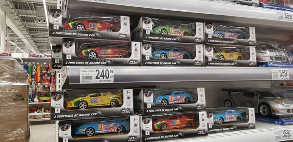Rússia São Petersburgo 2018 Modelos Carros Brinquedos Infantis Supermercado — Fotografia de Stock