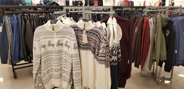Russia San Pietroburgo 2018 Vendita Abbigliamento Maschile Nel Negozio Zolla — Foto Stock