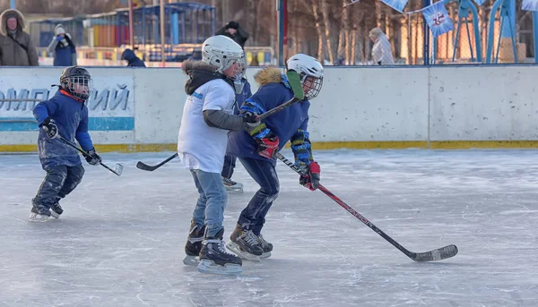 Ryssland Severodvinsk 2016 Barn Med Hockeyklubbor Som Spelar Hockey Festivalen — Stockfoto