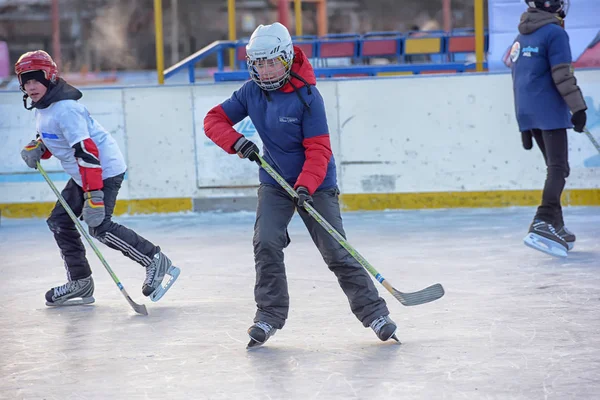 Ryssland Severodvinsk 2016 Barn Med Hockeyklubbor Som Spelar Hockey Festivalen — Stockfoto