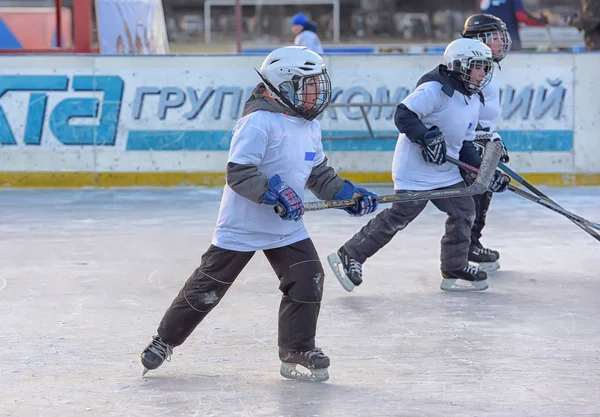 Russia Severodvinsk 2016 Bambini Con Bastoni Hockey Che Giocano Hockey — Foto Stock