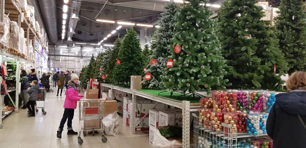 Russia San Pietroburgo 2018 Alberi Natale Artificiali Nel Negozio Vendita — Foto Stock