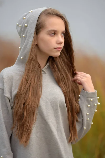 Teen Girl Long Brown Hair Gray Sweater Hood — Stock Photo, Image