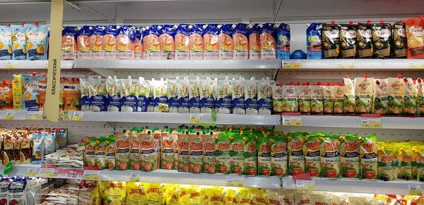 Rusia San Petersburgo 2018 Embalaje Mayonesa Los Estantes Los Supermercados —  Fotos de Stock